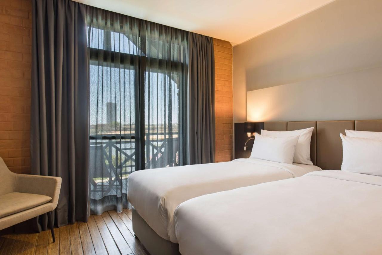 Radisson Hotel Tamboho Waterfront Antananarivo Exterior photo