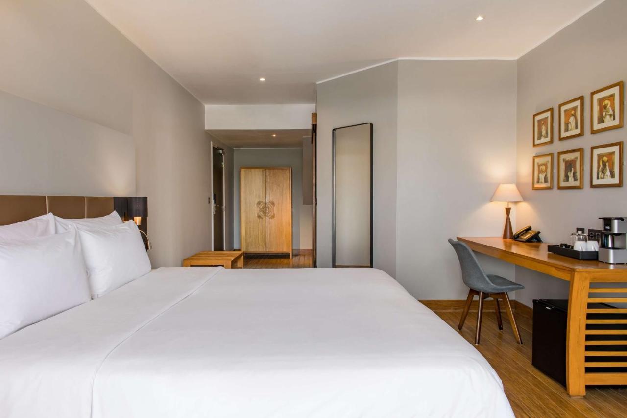 Radisson Hotel Tamboho Waterfront Antananarivo Exterior photo