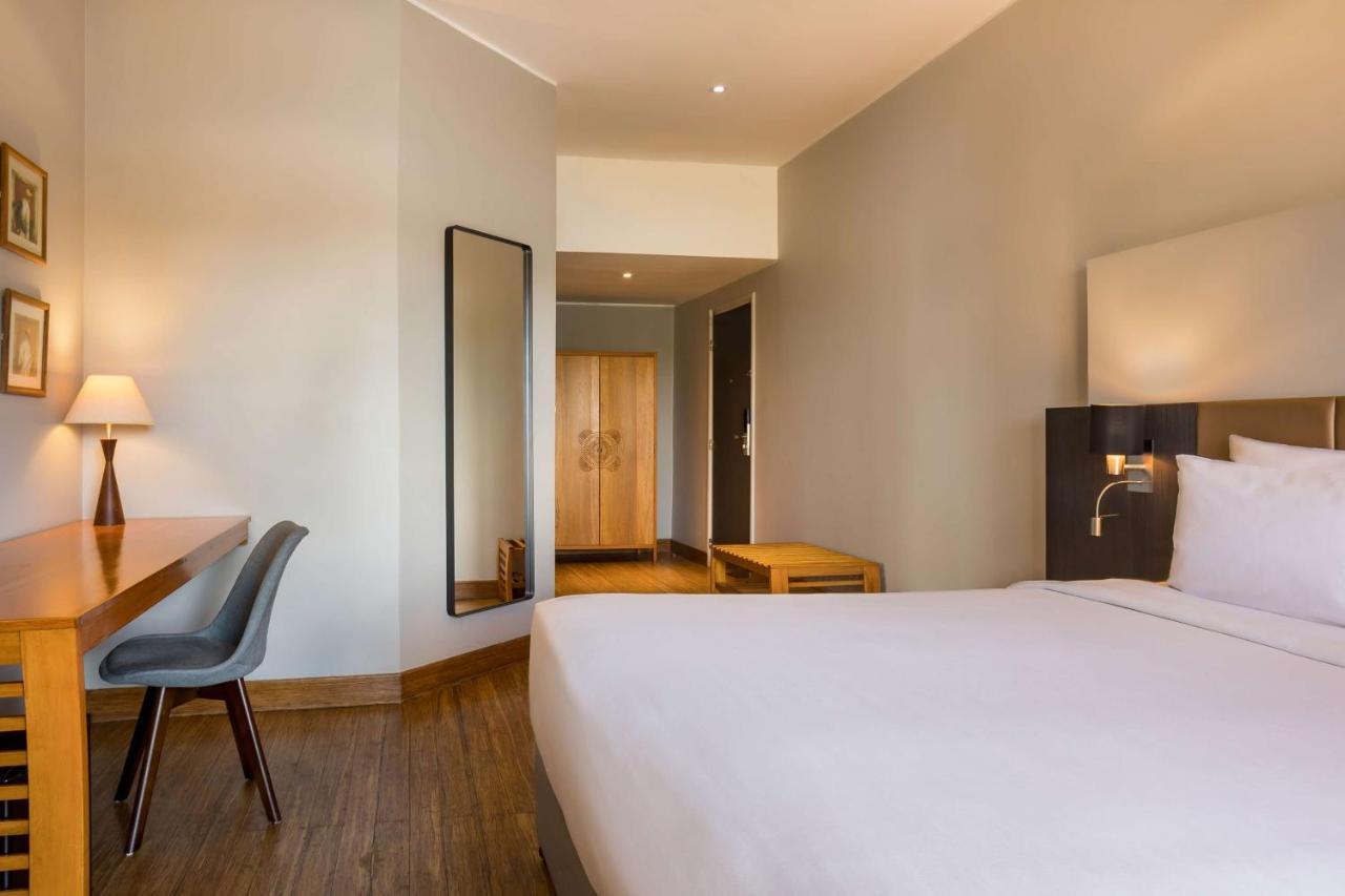 Radisson Hotel Tamboho Waterfront Antananarivo Exterior photo