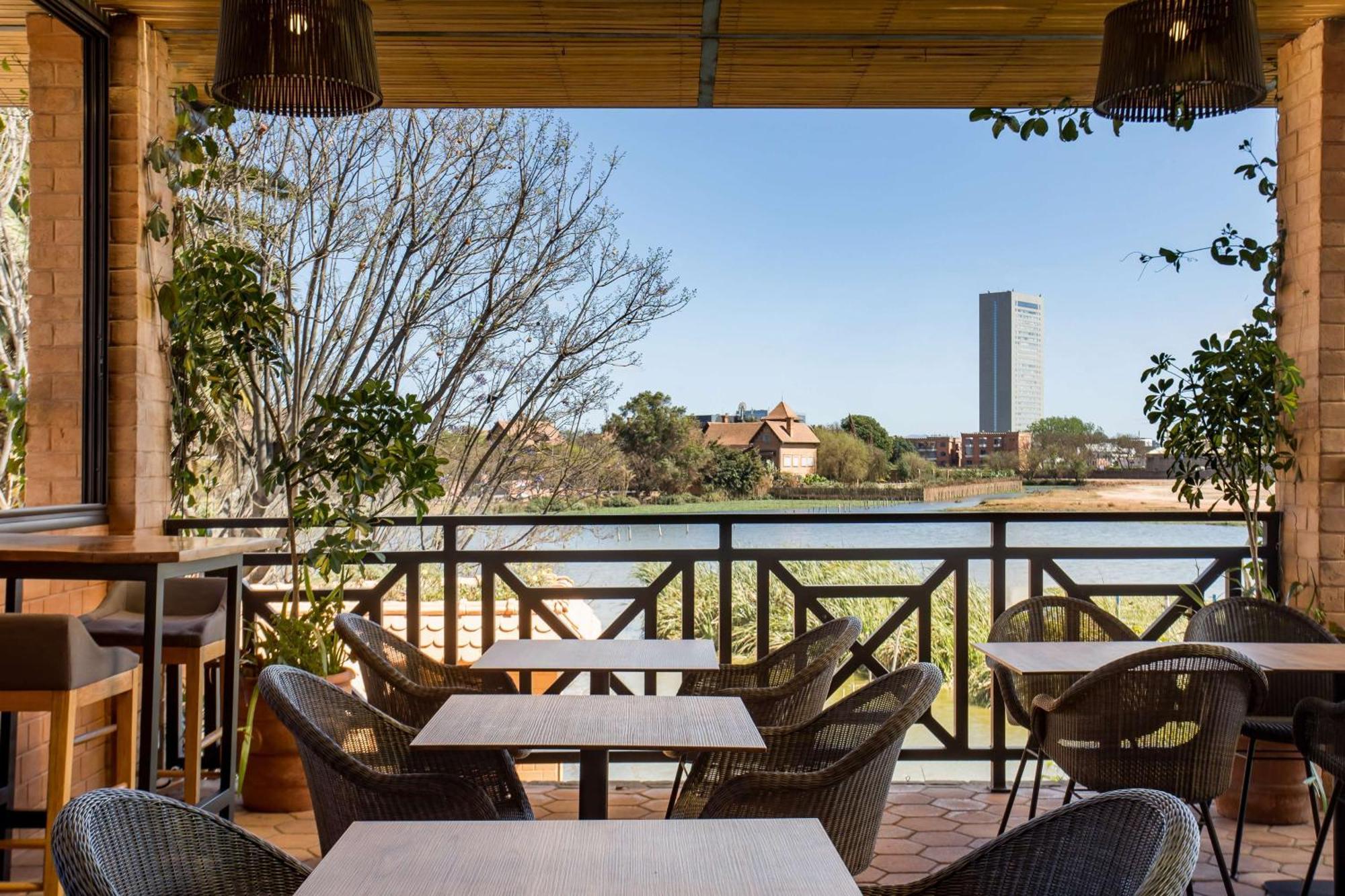 Radisson Hotel Tamboho Waterfront Antananarivo Exterior photo